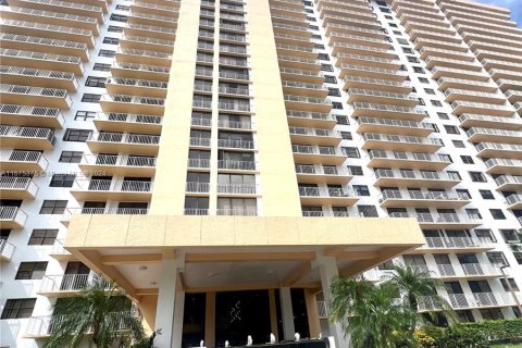 Condo in Sunny Isles Beach, Florida, 1 bedroom  № 1409264 - photo 23