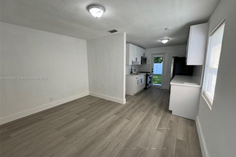 Casa en venta en Opa-locka, Florida, 2 dormitorios, 55.18 m2 № 1409023 - foto 24