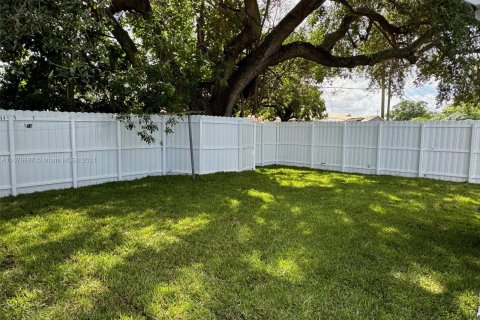 Villa ou maison à vendre à Opa-locka, Floride: 2 chambres, 55.18 m2 № 1409023 - photo 17