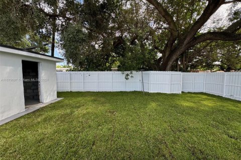 House in Opa-locka, Florida 2 bedrooms, 55.18 sq.m. № 1409023 - photo 16