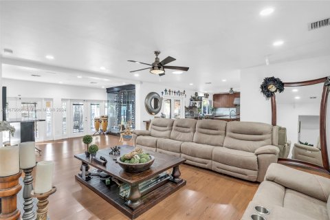 Casa en venta en North Miami, Florida, 3 dormitorios, 210.33 m2 № 1408317 - foto 14