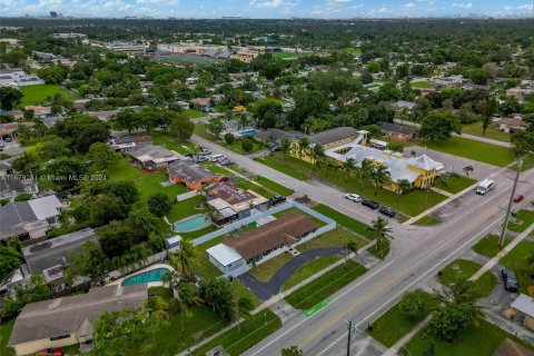 House in Fort Lauderdale, Florida 4 bedrooms, 169.08 sq.m. № 1408318 - photo 30