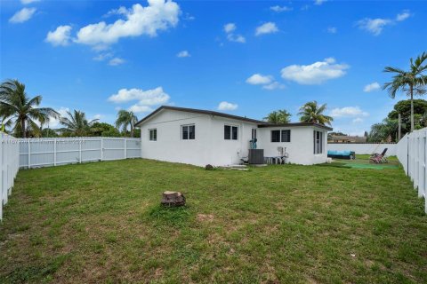 House in Fort Lauderdale, Florida 4 bedrooms, 169.08 sq.m. № 1408318 - photo 26