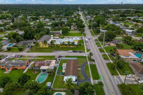 House in Fort Lauderdale, Florida 4 bedrooms, 169.08 sq.m. № 1408318 - photo 29