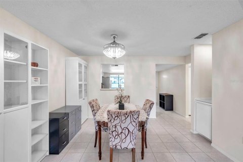 Condo in Port Richey, Florida, 2 bedrooms  № 1444865 - photo 16