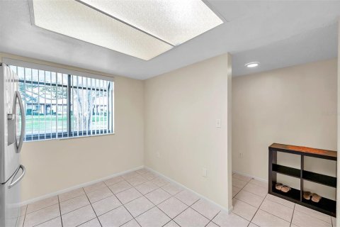 Condo in Port Richey, Florida, 2 bedrooms  № 1444865 - photo 7