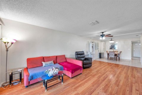 Condo in Port Richey, Florida, 2 bedrooms  № 1444865 - photo 26