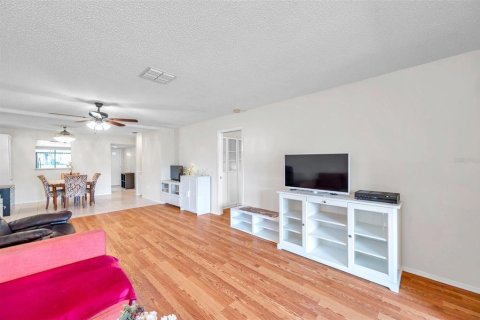 Condo in Port Richey, Florida, 2 bedrooms  № 1444865 - photo 25