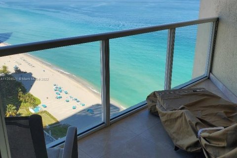 Condo in Sunny Isles Beach, Florida, 2 bedrooms  № 6945 - photo 14