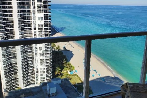 Condo in Sunny Isles Beach, Florida, 2 bedrooms  № 6945 - photo 15