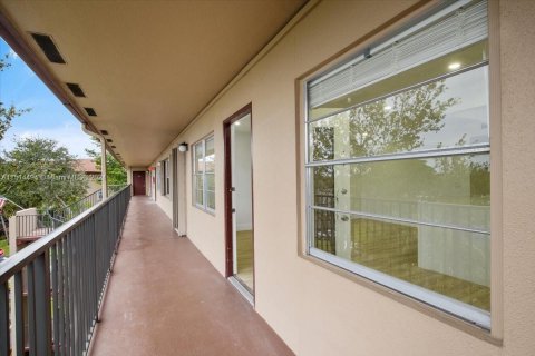 Condominio en venta en Pembroke Pines, Florida, 2 dormitorios, 88.54 m2 № 949504 - foto 18