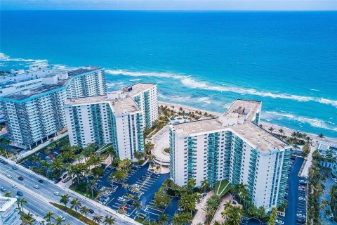 Condominio en venta en Hollywood, Florida, 1 dormitorio, 99.41 m2 № 949562 - foto 30