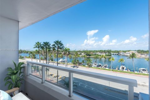 Condo in Miami Beach, Florida, 2 bedrooms  № 1396316 - photo 12