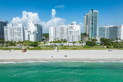 Condo in Miami Beach, Florida, 2 bedrooms  № 1396316 - photo 28