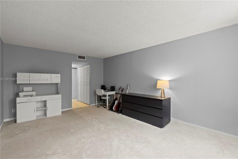 Condo in Aventura, Florida, 1 bedroom  № 1396268 - photo 16