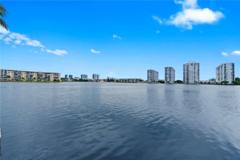 Condo in Aventura, Florida, 1 bedroom  № 1396268 - photo 26