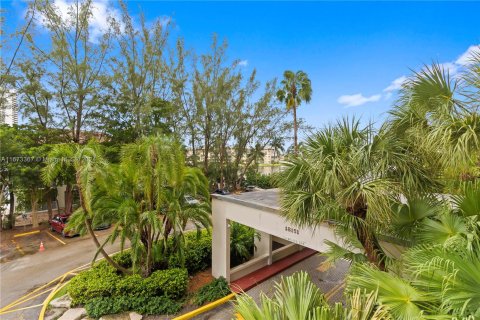 Condo in Aventura, Florida, 1 bedroom  № 1396268 - photo 23