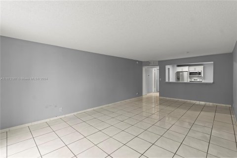 Condo in Aventura, Florida, 1 bedroom  № 1396268 - photo 11