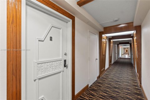 Condo in Aventura, Florida, 1 bedroom  № 1396268 - photo 5