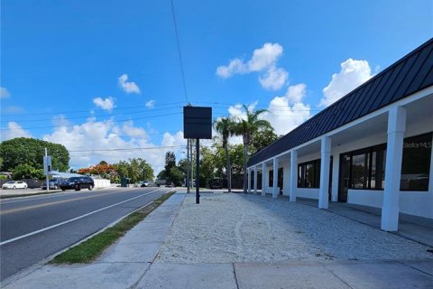 Commercial property in Sarasota, Florida 292.64 sq.m. № 1157104 - photo 1