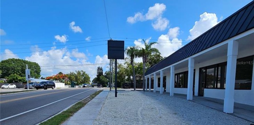 Commercial property in Sarasota, Florida 292.64 sq.m. № 1157104