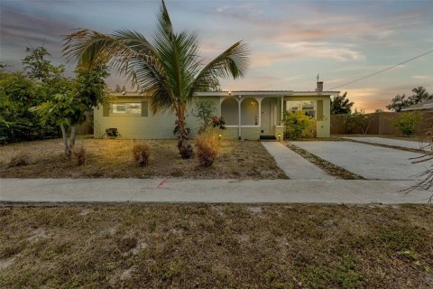 House in Port Charlotte, Florida 2 bedrooms, 92.72 sq.m. № 1366122 - photo 2