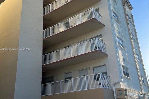 Condominio en venta en Hollywood, Florida, 2 dormitorios, 77.11 m2 № 1151111 - foto 11