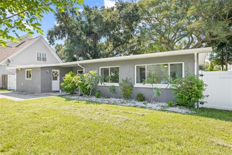 Villa ou maison à vendre à Tampa, Floride: 3 chambres, 186.18 m2 № 1371626 - photo 2