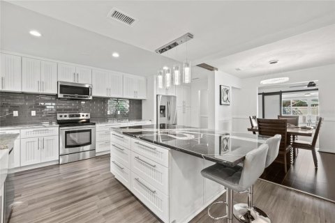 Casa en venta en Tampa, Florida, 3 dormitorios, 186.18 m2 № 1371626 - foto 9