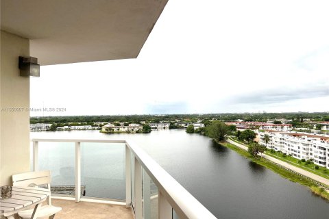 Condo in Miami, Florida, 2 bedrooms  № 1365703 - photo 19