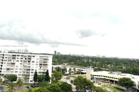 Condo in Miami, Florida, 2 bedrooms  № 1365703 - photo 20