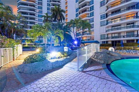 Condo in Aventura, Florida, 2 bedrooms  № 1365704 - photo 17