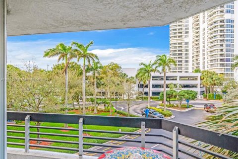 Condo in Aventura, Florida, 2 bedrooms  № 1365704 - photo 22