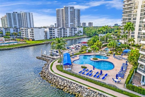 Condo in Aventura, Florida, 2 bedrooms  № 1365704 - photo 7