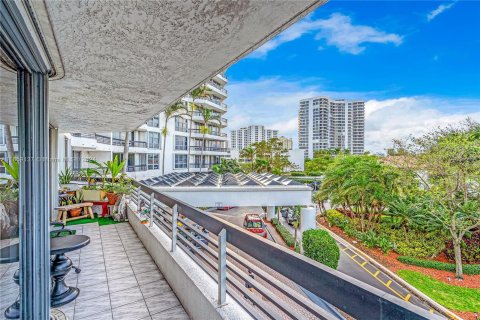 Condo in Aventura, Florida, 2 bedrooms  № 1365704 - photo 20