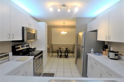 Condo in Sunrise, Florida, 2 bedrooms  № 1117758 - photo 19