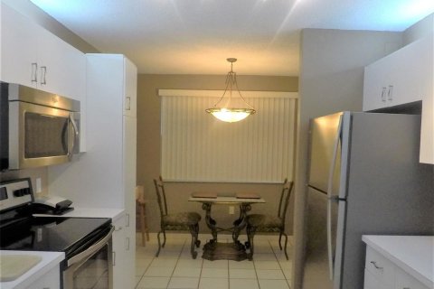 Condo in Sunrise, Florida, 2 bedrooms  № 1117758 - photo 18