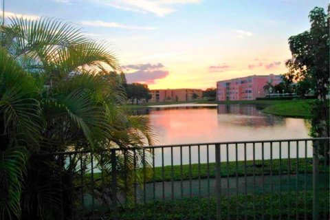 Condominio en venta en Sunrise, Florida, 2 dormitorios, 127.28 m2 № 1117758 - foto 1