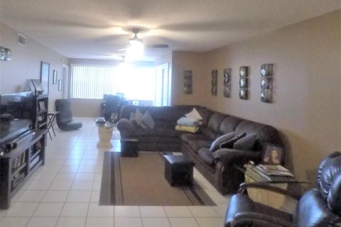 Condo in Sunrise, Florida, 2 bedrooms  № 1117758 - photo 17