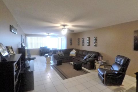 Condo in Sunrise, Florida, 2 bedrooms  № 1117758 - photo 11