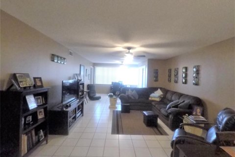 Condo in Sunrise, Florida, 2 bedrooms  № 1117758 - photo 14