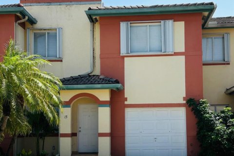 Townhouse in Miami, Florida 4 bedrooms, 181.53 sq.m. № 1117760 - photo 16