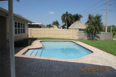 Casa en venta en Pembroke Pines, Florida, 4 dormitorios, 170.94 m2 № 1151707 - foto 3