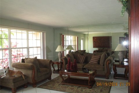 Casa en venta en Pembroke Pines, Florida, 4 dormitorios, 170.94 m2 № 1151707 - foto 16