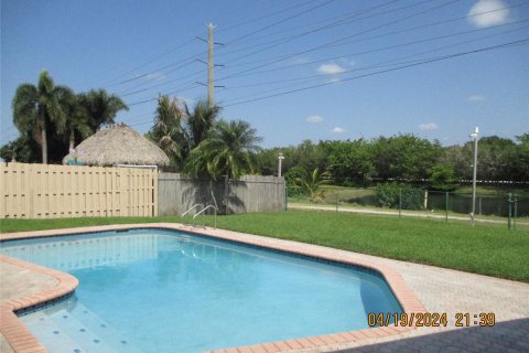 Casa en venta en Pembroke Pines, Florida, 4 dormitorios, 170.94 m2 № 1151707 - foto 12