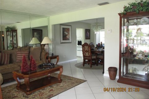 House in Pembroke Pines, Florida 4 bedrooms, 170.94 sq.m. № 1151707 - photo 15