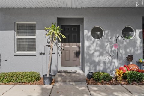 Townhouse in Tampa, Florida 3 bedrooms, 125.6 sq.m. № 918975 - photo 1