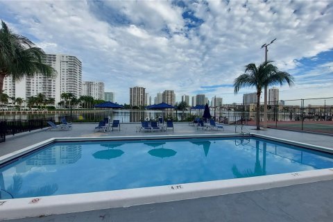 Condo in Aventura, Florida, 2 bedrooms  № 954078 - photo 15