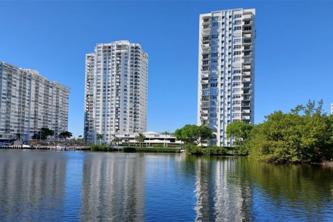 Condo in Aventura, Florida, 2 bedrooms  № 954078 - photo 6