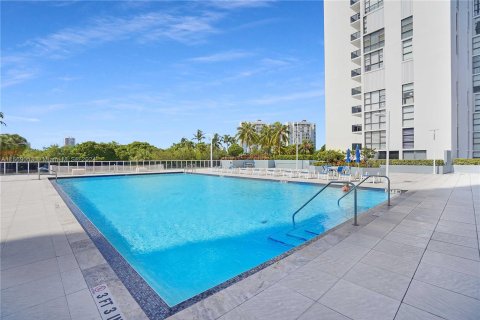 Condominio en venta en Aventura, Florida, 2 dormitorios, 90.3 m2 № 1119429 - foto 21